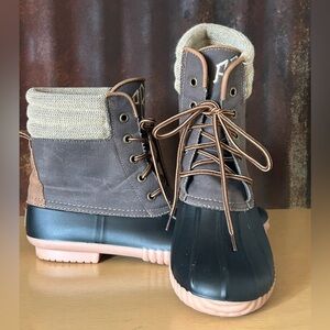 NWOT-Marleylilly Monogram Duck Boots waterproof-womens size 9